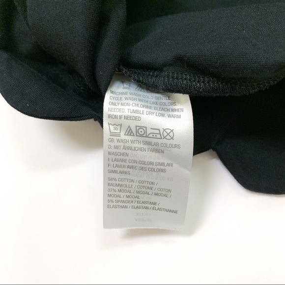 ISAAC MIZRAHI • Blk V Neck/ Scalloped Hem - Picture 4 of 4